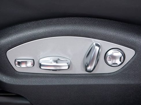 Certified 2026 Porsche Macan AWD/4WD image 24