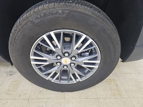 Used 2025 Chevrolet Traverse LT image 11