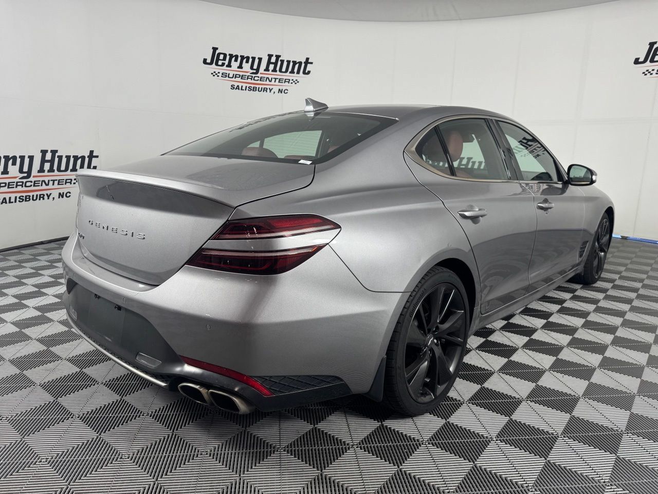 Used 2023 Genesis G70 2.0T w/ Sport Prestige Package RWD image 7