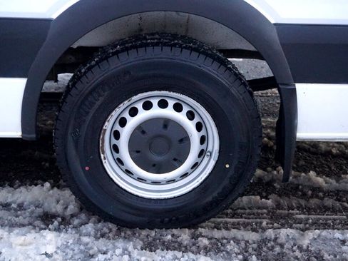 Used 2014 Freightliner Sprinter 2500 image 9