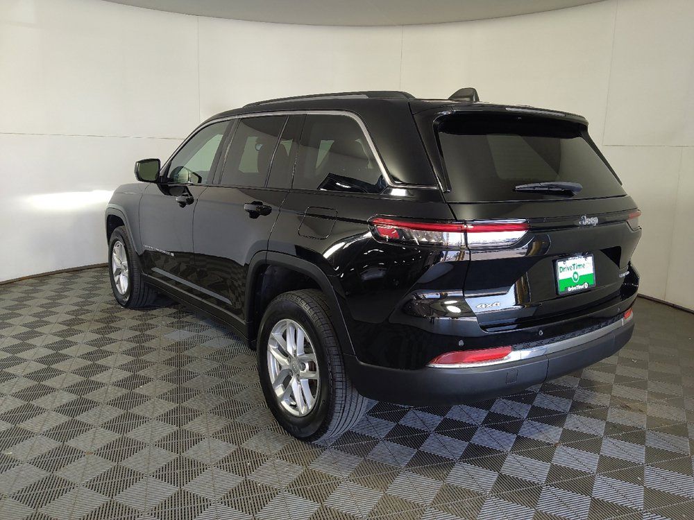 Used 2023 Jeep Grand Cherokee Laredo w/ Luxury Tech Group I AWD/4WD image 5