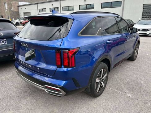 Used 2022 Kia Sorento S w/ Panoramic Sunroof Package FWD image 2