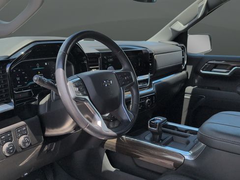 Used 2023 Chevrolet Silverado 1500 RST AWD/4WD image 9