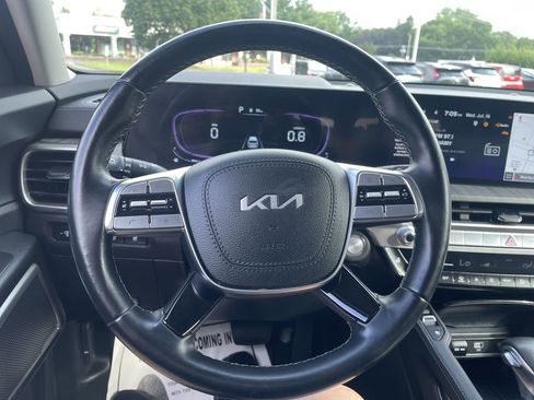 Used 2024 Kia Telluride EX image 18
