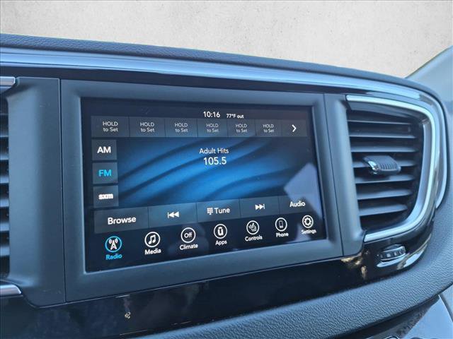 Used 2020 Chrysler Pacifica Touring-L FWD image 13