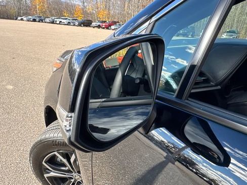 Used 2025 Toyota Sienna Platinum image 18