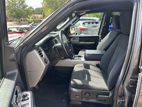 Used 2017 Ford Expedition EL XLT image 19
