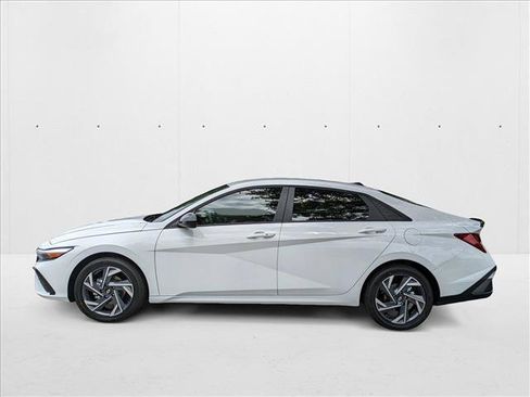 New 2025 Hyundai Elantra SEL w/ Cargo Package FWD image 5