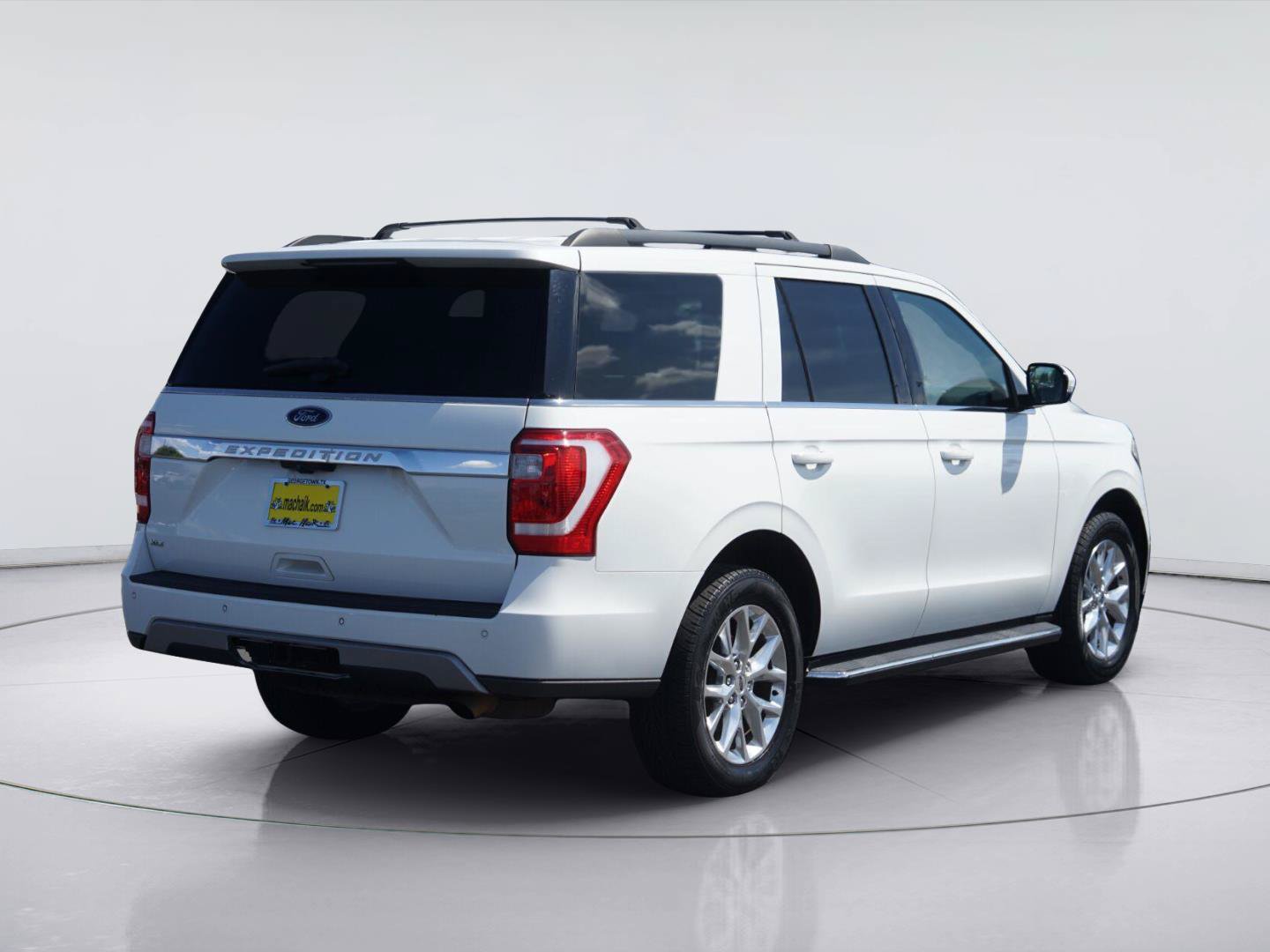 Used 2020 Ford Expedition XLT w/ Equipment Group 202A RWD image 6