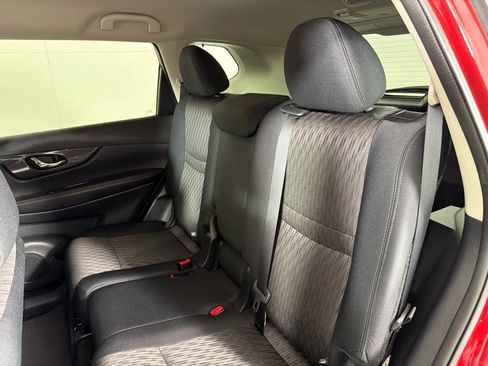 Used 2018 Nissan Rogue SV w/ Premium Package FWD image 19