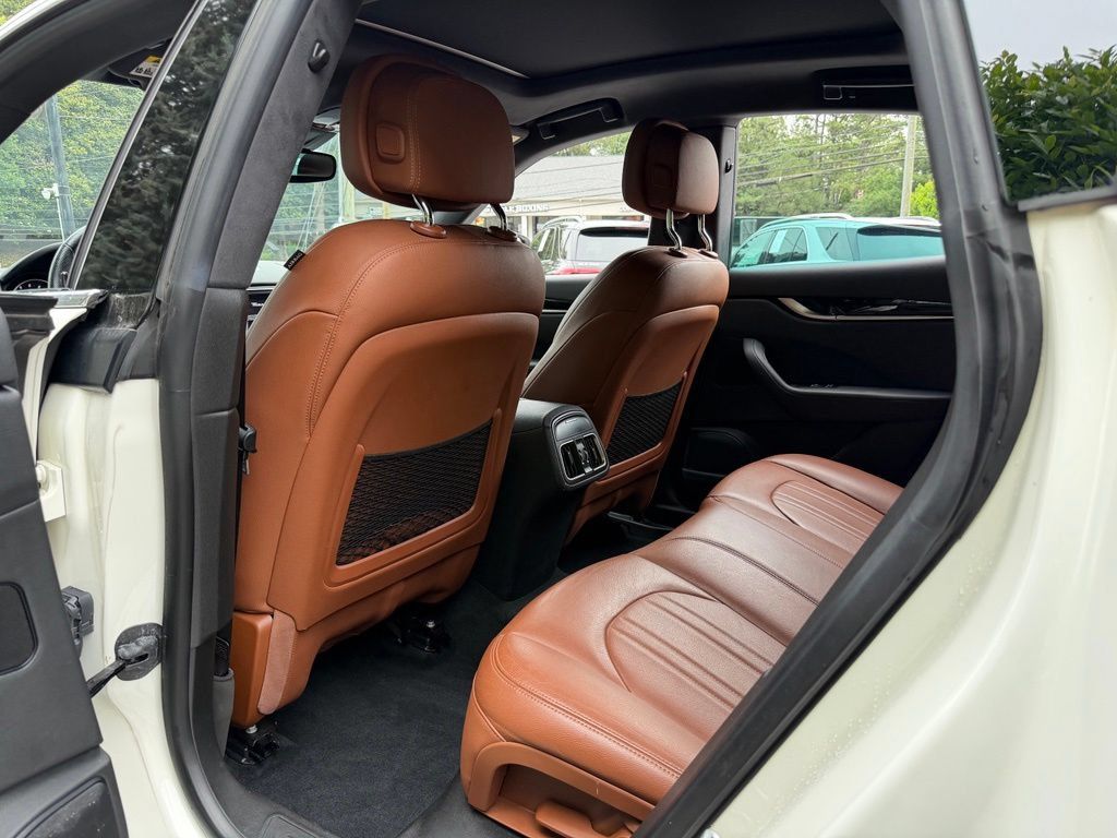 Used 2022 Maserati Levante GT AWD/4WD image 31