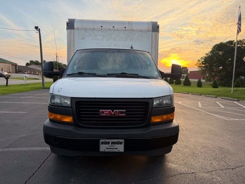 Used 2018 GMC Savana 3500 Extended w/ Driver Convenience Package RWD image 9