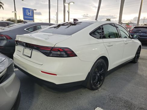Certified 2025 Honda Accord SE image 5