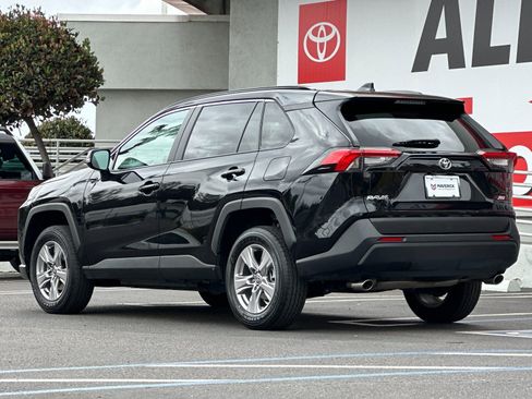 Used 2025 Toyota RAV4 XLE FWD image 3