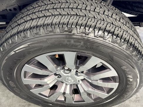 Used 2020 Toyota Tacoma Limited image 34