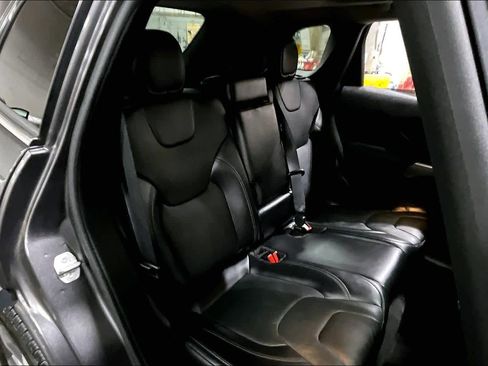 Used 2020 Jeep Cherokee Limited image 19