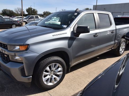 Used 2020 Chevrolet Silverado 1500 Custom w/ Custom Value Package image 9