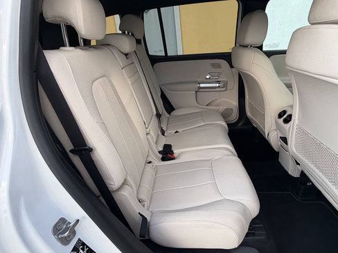 Used 2025 Mercedes-Benz GLB 250 4MATIC w/ Exclusive Package image 19