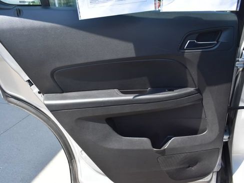 Used 2017 Chevrolet Equinox LS FWD image 30