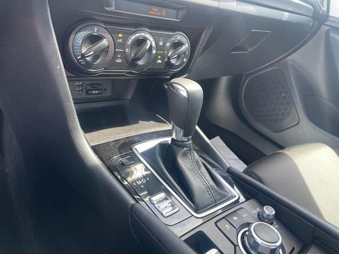 Used 2018 MAZDA MAZDA3 Sport FWD image 16