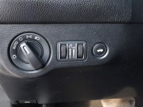 Used 2023 Dodge Challenger SXT image 15