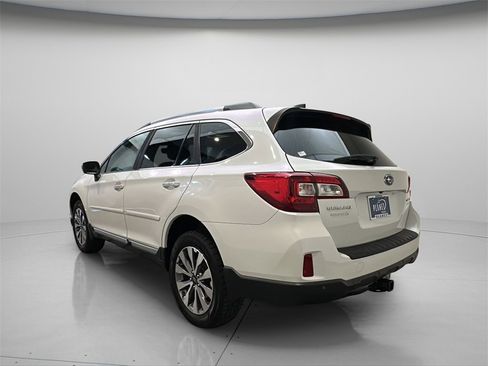 Used 2017 Subaru Outback 2.5i Touring image 6