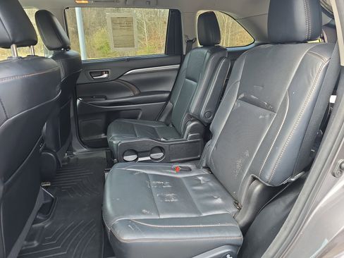 Used 2018 Toyota Highlander Limited image 16