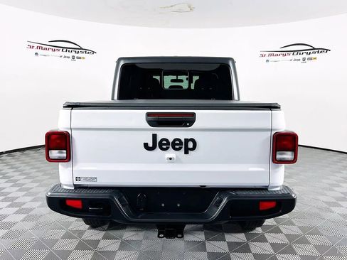 Used 2022 Jeep Gladiator Sport image 7