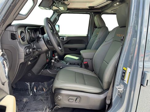 New 2025 Jeep Gladiator Mojave w/ Convenience Group image 9