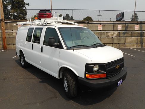 Used 2016 Chevrolet Express 2500 RWD image 3