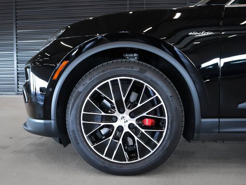 Certified 2025 Porsche Macan 4S Electric image 12