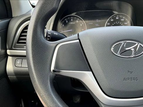 Used 2018 Hyundai Elantra SE FWD image 10