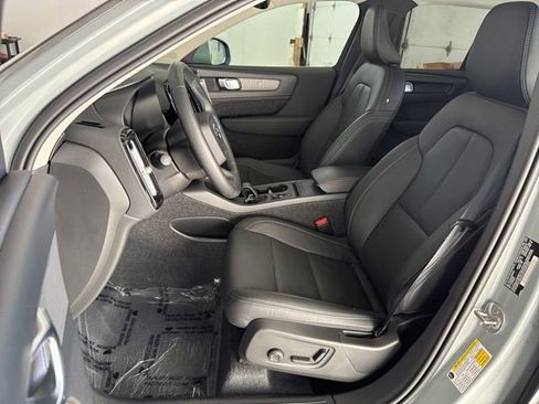 Certified 2025 Volvo XC40 B5 Core w/ Protection Package Premier image 3