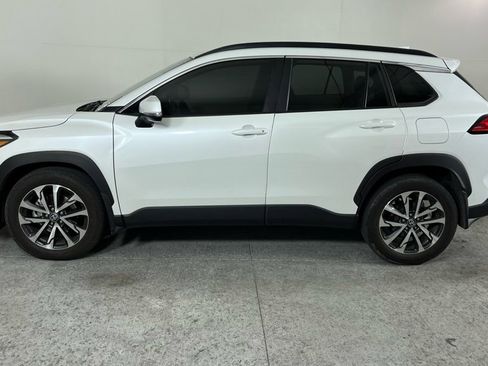 Used 2022 Toyota Corolla Cross XLE w/ Convenience Package image 6