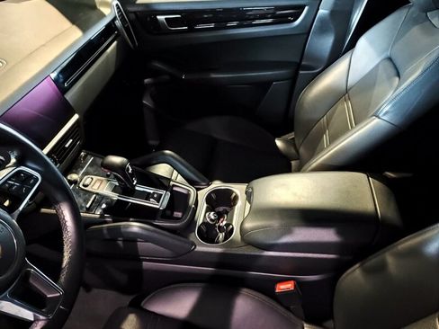 Used 2019 Porsche Cayenne AWD/4WD image 18