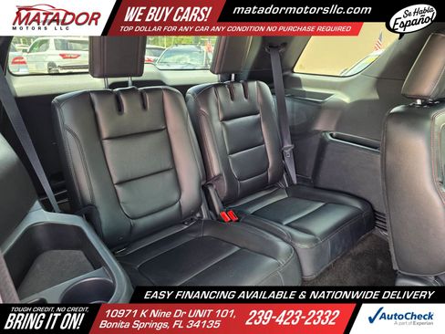 Used 2018 Ford Explorer XLT w/ Equipment Group 202A FWD image 21