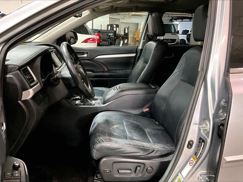 Used 2014 Toyota Highlander XLE image 9