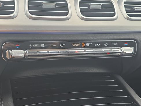Certified 2025 Mercedes-Benz GLS 450 4MATIC image 24