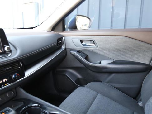 Used 2021 Nissan Rogue SV image 20