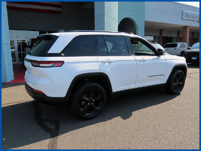 Certified 2023 Jeep Grand Cherokee Altitude AWD/4WD image 7