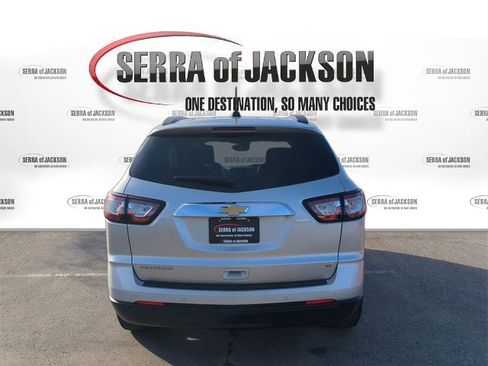 Used 2017 Chevrolet Traverse LT image 7