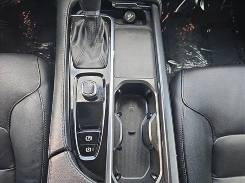 Used 2022 Volvo XC90 T5 Momentum w/ Climate Package image 22