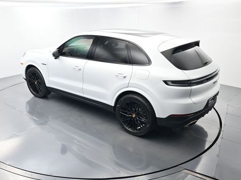 Certified 2024 Porsche Cayenne image 37