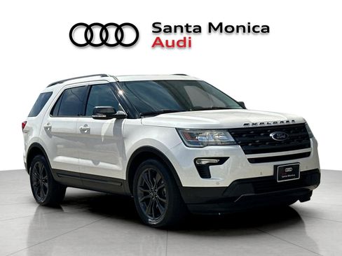 Used 2019 Ford Explorer XLT w/ Equipment Group 202A FWD image 9