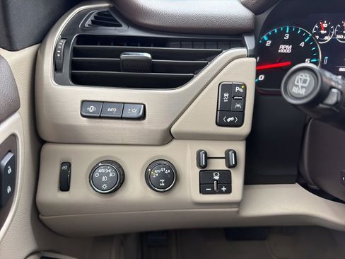 Used 2017 GMC Yukon Denali w/ Open Road Package AWD/4WD image 31
