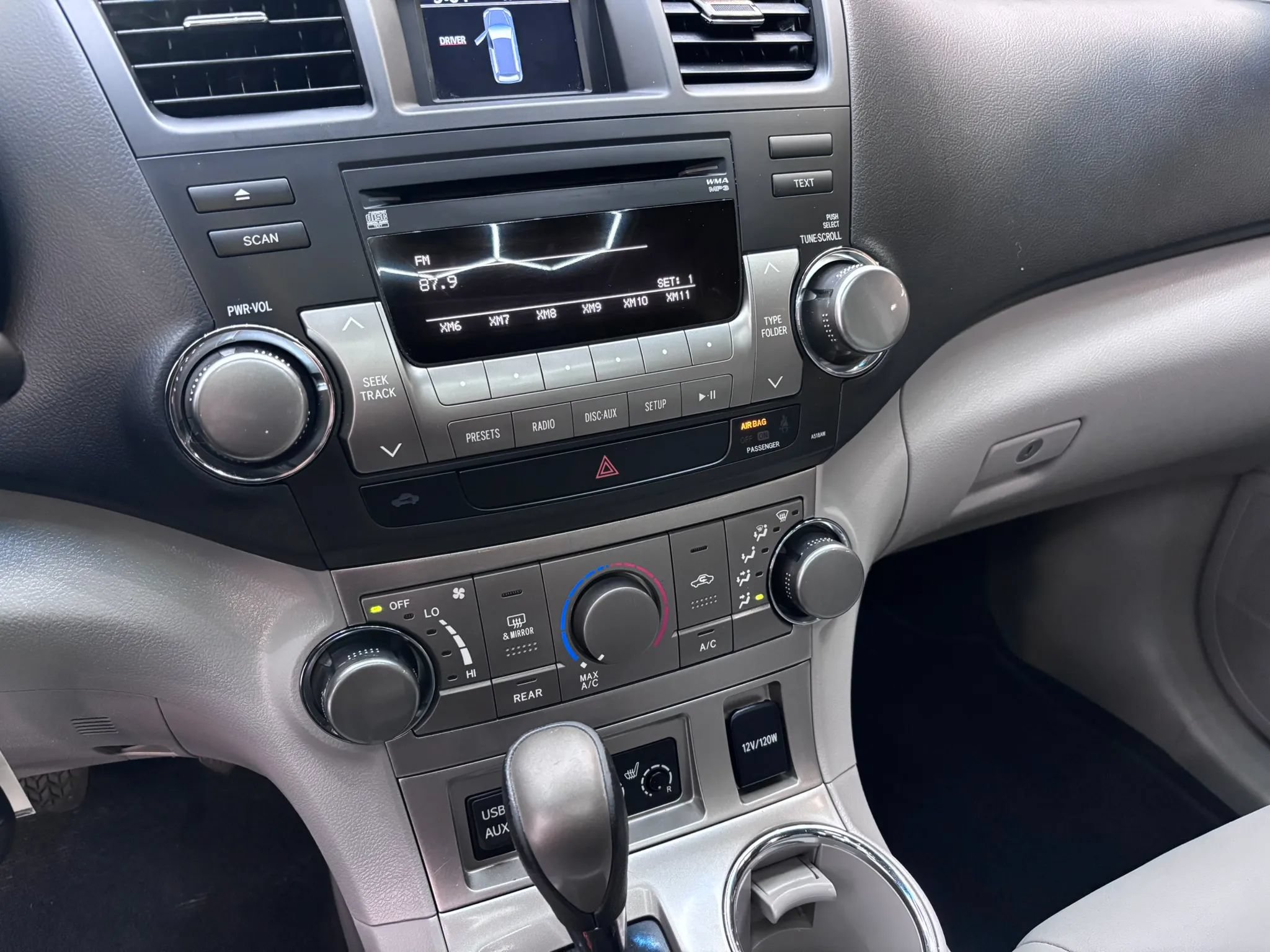 Used 2011 Toyota Highlander SE FWD image 17
