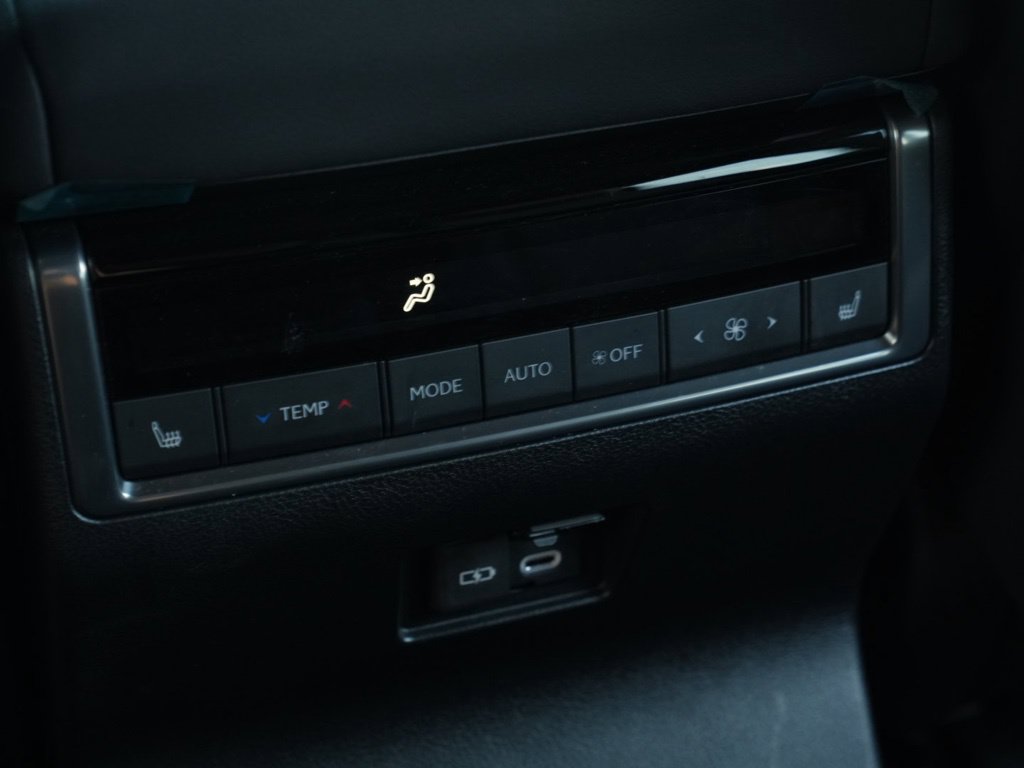 Used 2025 Lexus GX 550 w/ Accessory Package (2T) AWD/4WD image 31