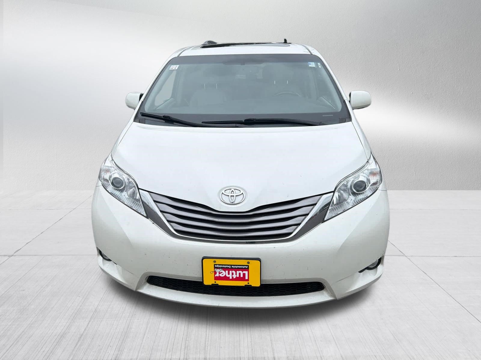 Used 2015 Toyota Sienna XLE Premium AWD/4WD image 3