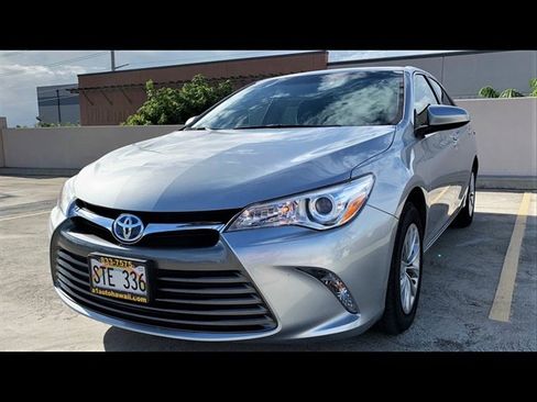 Used 2016 Toyota Camry LE FWD image 1