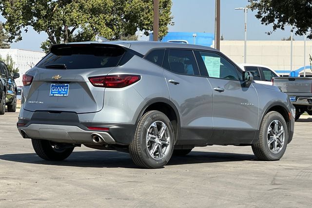 Used 2025 Chevrolet Blazer LT AWD/4WD image 4